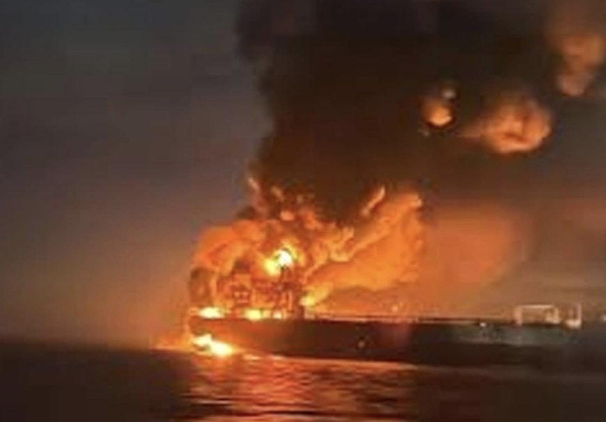 إيرنا عن الحرس الثوري الإيراني: ناقلة الوقود أثينا نوفا التابعة لحلفاء واشنطن ما تزال تحترق في مضيق هرمز