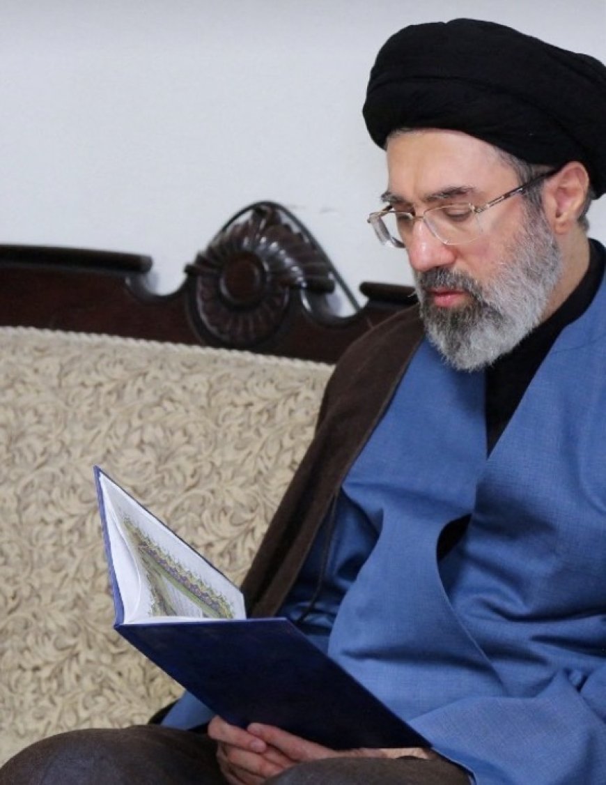 مصدران إيرانيان لرويترز: يُنظر لمجتبى خامنئي من قبل المؤسسة الحاكمة على أنه المرشد المحتمل