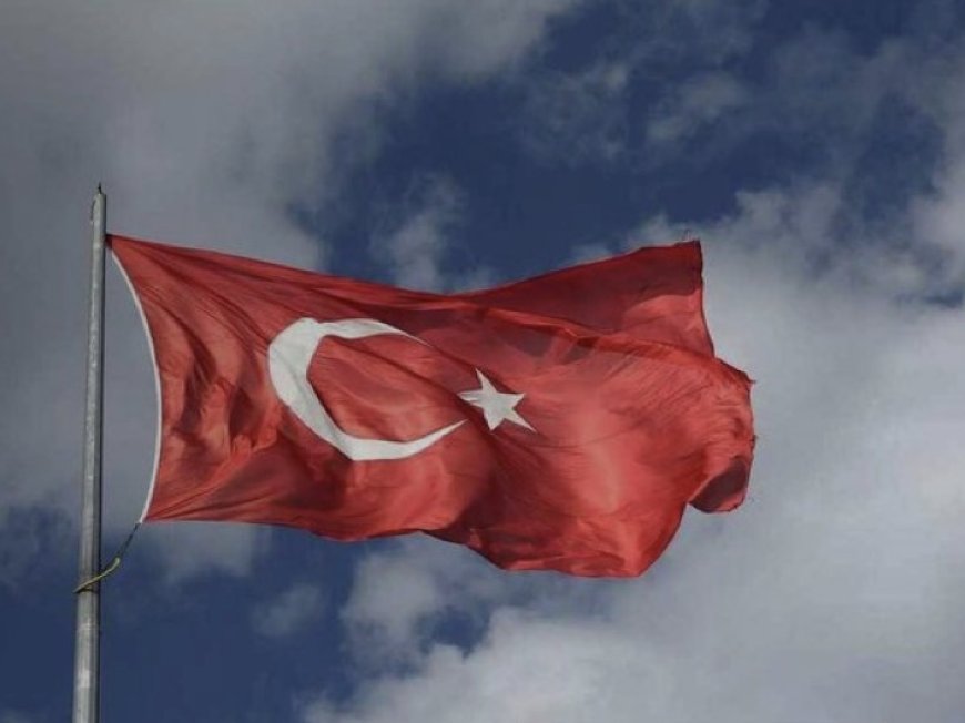 ‏الرئاسة التركية بعد اعتراض صاروخ باليستي أُطلق من إيران: نكرر مرة أخرى وبقوة تحذيرنا لجميع الأطراف، وفي مقدمتها إيران، بضرورة الابتعاد عن أي أعمال قد تعرّض الأمن الإقليمي للخطر أو تضع المدنيين في دائرة التهديد