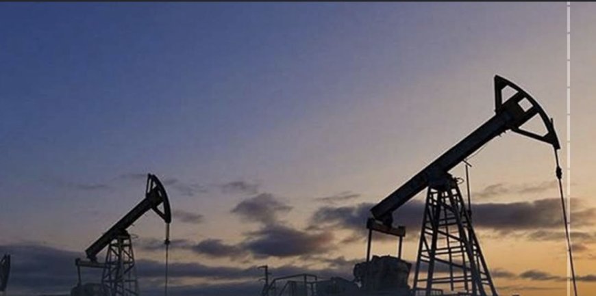 رويترز: العقود الآجلة للنفط تواصل التراجع بنزول خام برنت والخام الأمريكي 16 دولارا للبرميل