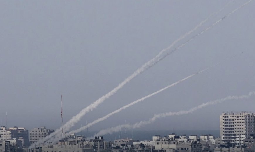 سقوط رؤوس عنقودية لصواريخ إيرانية على أكثر من 20 موقعا في تــــل  ابيب