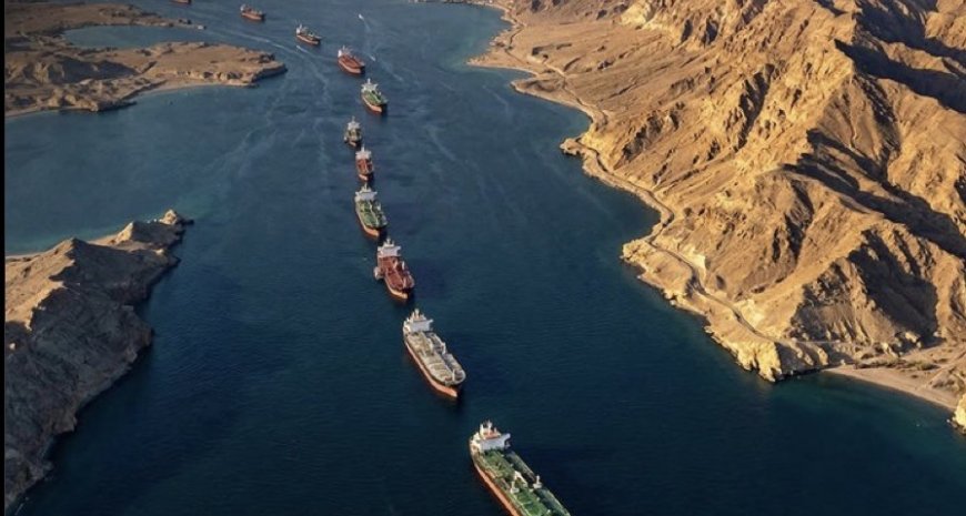 ‏ "وول ستريت جورنال" عن مسؤولين أميركيين: واشنطن تستخدم مروحيات أباتشي لتدمير الزوارق الإيرانية في هرمز وخطة البنتاغون هي الحد من خطر الزوارق والألغام والصواريخ الإيرانية وعمليات تأمين الملاحة في مضيق هرمز قد تستغرق أسابيع وواشنطن قد ترسل سفنا حربية إلى مضيق هرمز لتأمين الملاحة وواشنطن كثفت العمليات العسكرية فوق مضيق هرمز