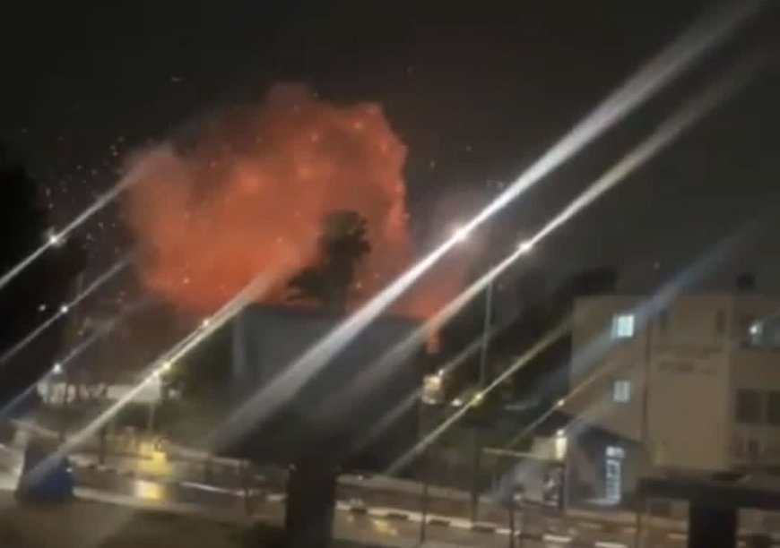 وكالات: إيران تستهدف ديمونا بصاروخ باليستي والجيش الإسرائيلي يرسل فرق إنقاذ إلى موقع السقوط وسط إصابة أكثر من 20 شخصا