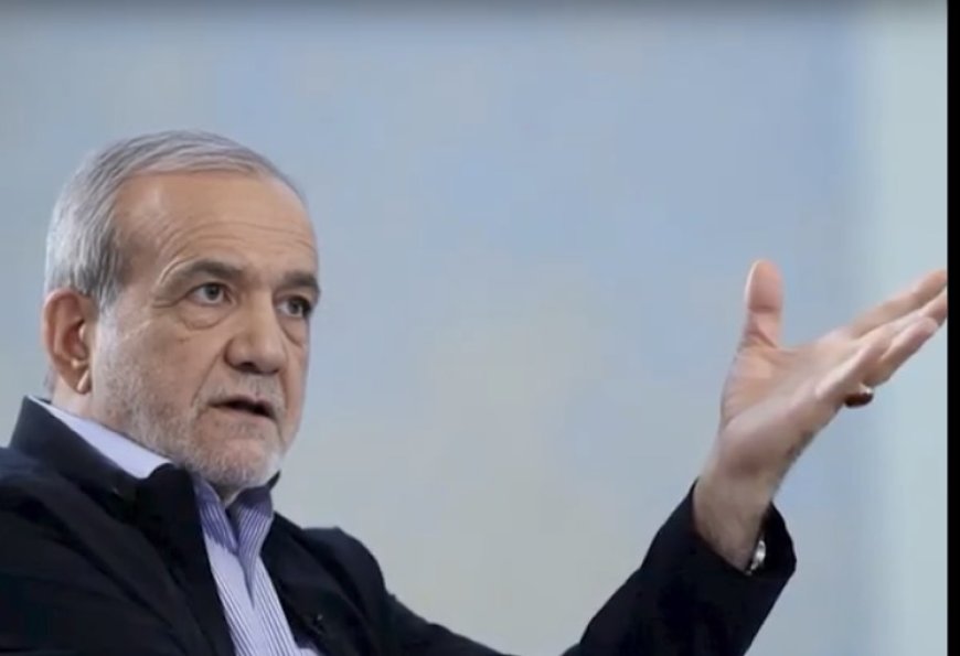 وكالات: الرئيس الإيراني: وهم محو إيران من الخريطة يظهر يأسا والتهديدات والإرهاب لا تزيدنا إلا قوة وتماسكا ويضيف: مضيق هرمز مفتوح للجميع إلا من ينتهك أرضنا ونواجه التهديدات المتهورة بحزم في ساحة المعركة