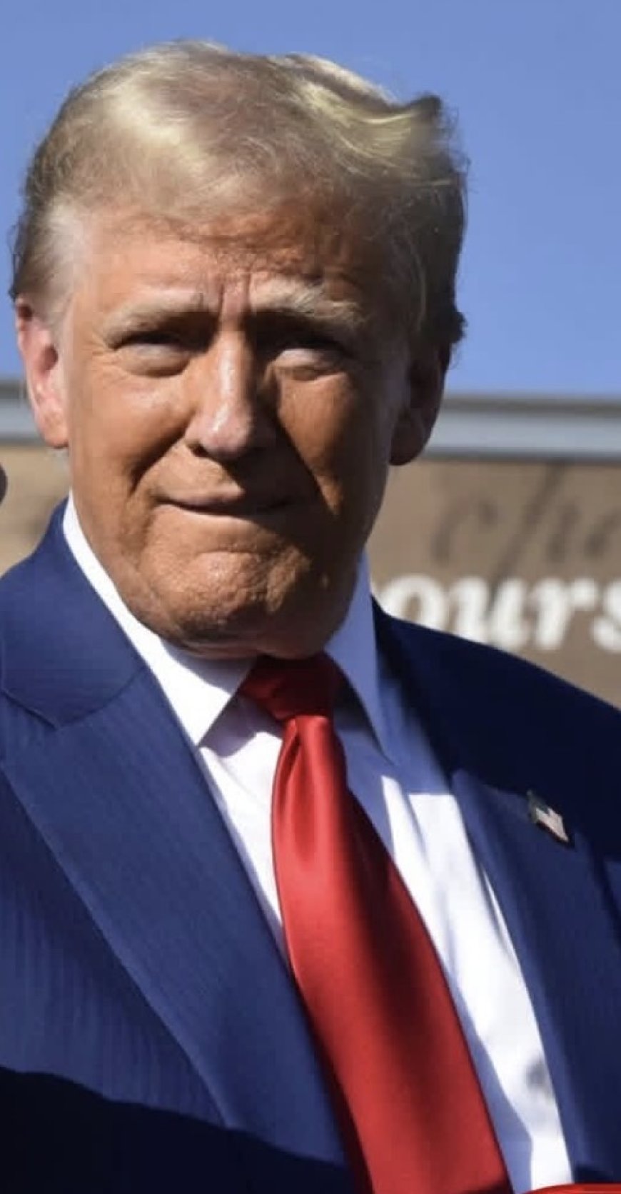 مسؤولان أمريكيان ل"CNN": إدارة ترامب تعمل على ترتيب اجتماع في باكستان نهاية هذا الأسبوع لمناقشة مخرج من الحرب و: تشير الخطط إلى سفر نائب الرئيس جيه دي فانس إلى باكستان وربما مسؤولين كبار آخرين من الإدارة.