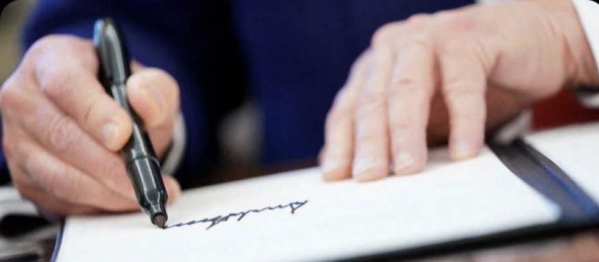 ‏في سابقة تاريخية.. توقيع ⁧‫ترامب‬⁩ سيظهر على العملة الأميركية