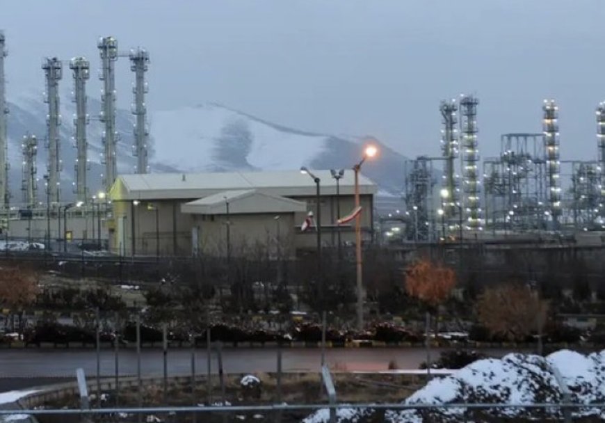 d w عربية:‏قالت ⁧‫إيران‬⁩، وأكدت ⁧‫إسرائيل‬⁩، مهاجمة منشأة نووية في وسط إيران. وفي سياق متصل أفادت مصادر مطلعة أن نحو ثلث الترسانة الصاروخية الإيرانية قد دمرت، ويظل ثلث آخر وضعه غير محدد بدقة وقد تضرر أو دُمر أو خبئ في الأنفاق.