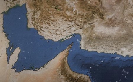 نائب وزير الخارجية الإيراني: إيران ستحدد قريباً رسوماً لعبور السفن من مضيق هرمز