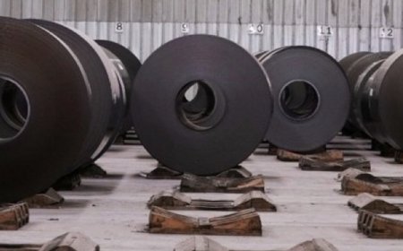 ‏عدل الرئيس الأمريكي دونالد ترامب يوم الخميس الرسوم الجمركية التي فرضها لأسباب تتعلق بالأمن القومي على ​واردات الصلب والألمنيوم والنحاس، لخفض الرسوم على المشتقات ‌المصنوعة من هذه المعادن، وتبسيط إجراءات الامتثال، وتجنب التلاعب في قيم الواردات