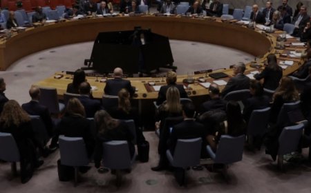 احتمالات متعددة لمشروع البحرين لهرمز امام مجلس الامن، رغم إدخال البحرين تعديلات على مشروع قرار لها أمام مجلس الأمن التابع للأمم المتحدة قدمته من شأنه أن يجيز استخدام "جميع الوسائل اللازمة" لحماية الملاحة التجارية في مضيق هرمز ومحيطه، هذا ويرى المحللون  أن مشروع القرار ما زال يواجه عقبات عدة.