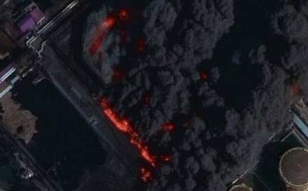 ‏قالت مصادر اعلامية اجنبية إن مراكز تصدير نفط روسية في منطقة البلطيق، في أوست لوجا وبريمورسك، لا ​تزال غير قادرة على التعامل مع الشحنات بعد سلسلة ‌من الهجمات التي شنتها طائرات مسيرة أوكرانية، مما دفع مصافي التكرير في البلاد إلى البحث عن طرق بديلة للتصدير.