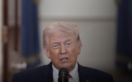 وكالات: طائرتي نقل أمريكيتين داخل قاعدة نائية في إيران أثناء تنفيذ مهمة الإنقاذ والأوامر صدرت بتفجير الطائرتين المعطلتين داخل الأراضي الإيرانية لمنع الاستيلاء عليهما ومهمة الإنقاذ كانت واحدة من أكثر المهام تحديا وتعقيدا في تاريخ العمليات الخاصة