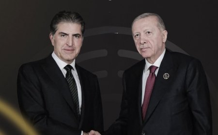 وكالات:‏رئيس إقليم كوردستان نيجيرفان بارزاني بشأن اجتماعه مع الرئيس التركي رجب طيب أردوغان: أجرينا نقاشاً معمقاً حول تعزيز التعاون بين تركيا والعراق وإقليم كوردستان، وتبادلنا وجهات النظر بشأن التطورات المتغيرة في المنطقة، وأكدنا التزامنا المشترك بدعم الاستقرار الإقليمي والازدهار والأمن الجماعي