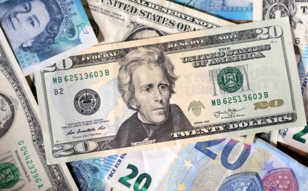 الدولار يحوم حول أعلى مستوياته في أسبوع وسط شكوك بشأن الهدنة