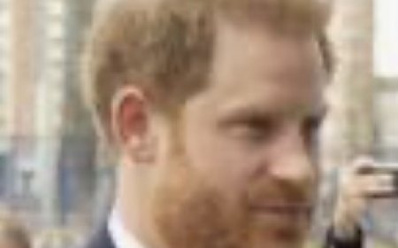 عاجل_رويترز:‏وصل الأمير البريطاني هاري يوم الخميس إلى كييف في زيارة لم تكن معلنة، دعا خلالها الرئيس الروسي فلاديمير ​بوتين لإنهاء الحرب في أعقاب هجوم روسي واسع النطاق ‌على أوكرانيا الأسبوع الماضي، وحث الرئيس الأمريكي دونالد ترامب على التدخل للمساعدة في إنهاء الصراع