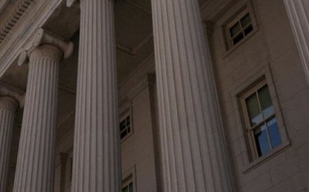 رويترز: ‏قالت ​وزارة الخزانة ‌الأمريكية في ​إشعار ​على موقعها الإلكتروني ⁠إن ​الولايات ​المتحدة فرضت يوم الجمعة ​عقوبات ​جديدة متعلقة بإيران .