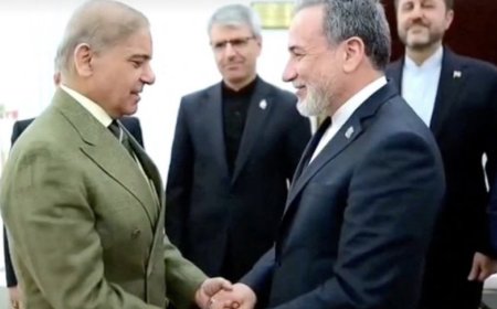 عاجل_وكالات:وزير الخارجية الباكستاني: رئيس الوزراء أكد خلال لقائه مع وزير خارجية إيران على أهمية الحوار والدبلوماسية لتحقيق السلام والاستقرار بالشرق الأوسط