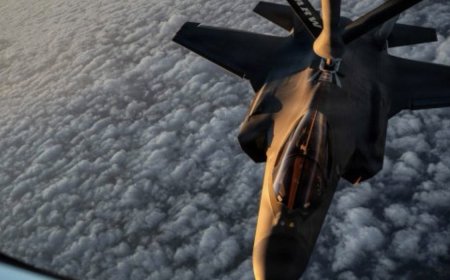 عاجل_وكالات:‏رئيس لجنة القوات المسلحة في الكونغرس يدعو لإنهاء التفاوض مع إيران واستئناف الحرب