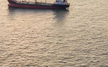 التايمز عن بيانات ملاحية: أكثر من 600 سفينة تجارية كبيرة لا تزال عالقة في مضيق هرمز