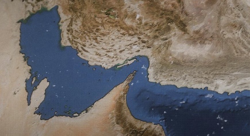 نائب وزير الخارجية الإيراني: إيران ستحدد قريباً رسوماً لعبور السفن من مضيق هرمز