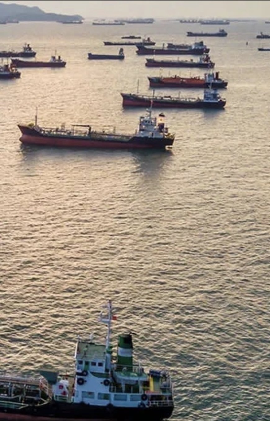 التايمز عن بيانات ملاحية: أكثر من 600 سفينة تجارية كبيرة لا تزال عالقة في مضيق هرمز