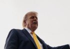 وكالات:‏قال الرئيس الأمريكي دونالد ترامب  إنه أُبلغ بالخطوط العريضة لاتفاق مع إيران لكنه ينتظر الصياغة الدقيقة، محذرا في الوقت ذاته من أن خيار استئناف الهجمات على الجمهورية الإسلامية لا يزال واردا إذا أساءت طهران التصرف