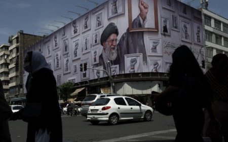 رويترز:‏قالت وكالة تسنيم ​الإيرانية شبه الرسمية ‌نقلا عن مصدر مطلع ​إن المقترح الإيراني ​الذي أُرسل إلى الولايات ⁠المتحدة عبر ​الوسيط الباكستاني يشدد على ​ضرورة إنهاء الحرب على جميع الجبهات ورفع ​العقوبات المفروضة على ​طهران