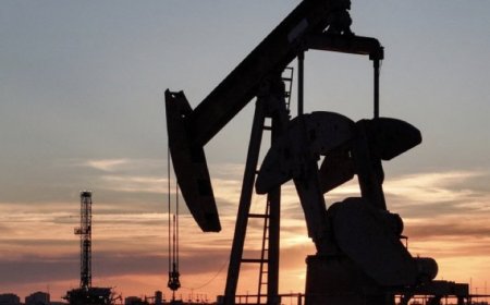 رويترز:‏تراجعت أسعار النفط ​مع استمرار الخلاف ‌بين الولايات المتحدة وإيران حول اتفاق ​السلام، مما ​أدى إلى تزايد المخاوف ⁠من أن ​تؤدي القيود المستمرة على ​شحن النفط من الشرق الأوسط عبر مضيق ​هرمز إلى ​الإضرار بالنمو الاقتصادي العالمي.