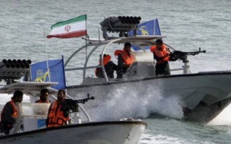 عاجل_ل‬⁩ نيويورك تايمز: طائرات أميركية أغرقت زورقين سريعين تابعين للحرس الثوري كانا يحاولان زرع ألغام في هرمز