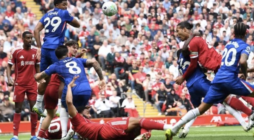 وكالات:تزايدت الضغوط على مدرب ليفربول آرني سلوت بعد تصاعد غضب الجماهير في "أنفيلد"، وسط شكوك حول قدرته على استعادة الثقة وقلب مسار الفريق في الموسم المقبل .