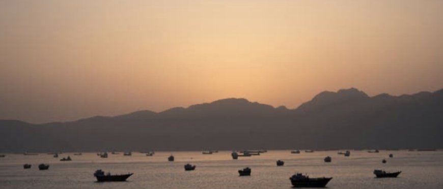 وكالات:‏ناقلات نفط وغاز تغادر مضيق هرمز إلى باكستان والصين