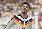 رويترز:‏سحقت ألمانيا منافستها كوراساو بنتيجة 7-1 في مباراتهما ​الافتتاحية بكأس العالم لكرة القدم بعد أن سجل فيلكس نميشا أسرع هدف في البطولة حتى الآن، ثم حصل على ركلة جزاء ​في الوقت المحتسب بدل الضائع من ​الشوط الأول، والتي حولها كاي هافرتس إلى ⁠هدف ليعزز التقدم.