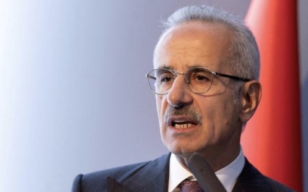 رويترز:‏قال وزير النقل التركي عبد القادر أورال أوغلو يوم الأحد إن تركيا والسعودية تستهدفان إنشاء خط سكك حديدية ​يربط البلدين بالأردن وسوريا خلال السنوات الثلاث أو الأربع المقبلة، ‌مضيفا أن دولا خليجية أخرى ستنضم إلى المشروع.