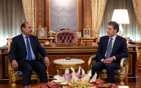 وكالات:رئيس إقليم كوردستان نيجيرفان بارزاني يستقبل في أربيل محافظ بغداد عطوان العطواني والوفد المرافق له.