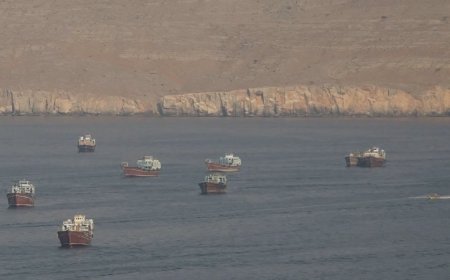 وكالات:إيران تقول، اليوم الجمعة، إنها ستعفي السفن من الرسوم المقررة لعبور مضيق هرمز خلال فترة تفاوض مدتها 60 يوما بموجب مذكرة ⁠التفاهم الموقعة مع الولايات ⁠المتحدة هذا الأسبوع.