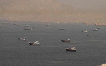 رويترز:‏قال وزير الموانئ والشحن والممرات المائية في الهند سارباناندا سونوال إن ثلاث ناقلات ترفع ‌علم الهند وتحمل أكثر من 860 ألف طن من النفط وعلى متنها 94 فردا ​من طاقمها الهندي عبرت مضيق ​هرمز بأمان وهي في طريقها إلى ⁠الدولة الآسيوية.