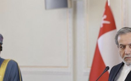 رويترز:‏قال ​وزير الخارجية الإيراني عباس ‌عراقجي يوم الخميس إن طهران وسلطنة عمان ستعقدان ​محادثات "لتحديد مستقبل إدارة مضيق ​هرمز وخدمات الملاحة البحرية ⁠فيه" بعد صدور ​بيان مشترك في الآونة الأخيرة ​في مسقط.