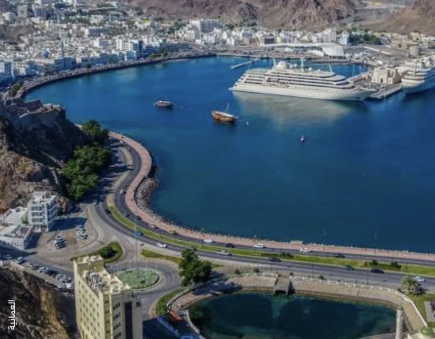 وكالات:سلطنة عُمان تستعيد عمليات تحميل النفط من «ميناء الفحل»، أحد أهم منافذ تصدير النفط الخام في البلاد، بعد ساعات من تعرُّضه لهجوم يُعتقَد أنَّه بمسيّرة .