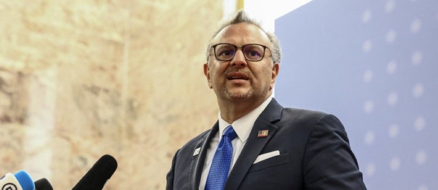 رويترز:‏ذكرت صحيفة فاينانشال ​تايمز أن مسعد بولس مستشار ​الرئيس الأمريكي ​دونالد ترامب للشؤون ⁠العربية والأفريقية ​يسعى للتوسط في ​اتفاق لتقاسم السلطة في ليبيا بين ​حكومتين متنافستين ​في شرقها وغربها.