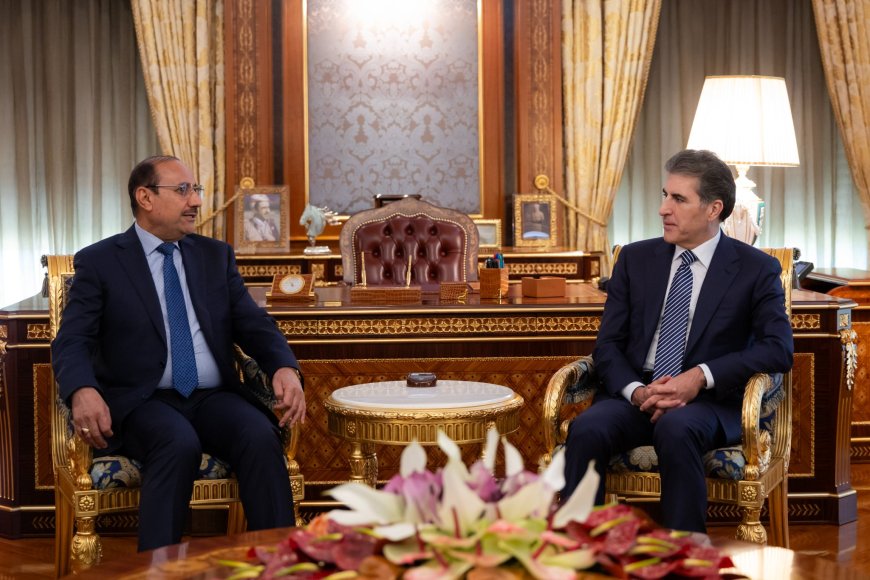 وكالات:رئيس إقليم كوردستان نيجيرفان بارزاني يستقبل في أربيل محافظ بغداد عطوان العطواني والوفد المرافق له.