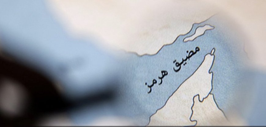 رويترز:‏قالت سلطة إيرانية لإدارة مضيق هرمز يوم الجمعة إنها ستعفي السفن من الرسوم المقررة لعبور الممر المائي خلال فترة تفاوض مدتها 60 يوما بموجب مذكرة التفاهم الموقعة مع الولايات المتحدة هذا الأسبوع.