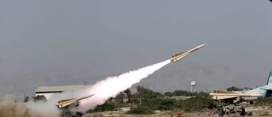 رويترز:‏ذكر بيان ​صادر عن ‌وزارة الخارجية الإيرانية أن ​طهران ​قصفت أهدافا مرتبطة بالقوات ⁠الأمريكية ​ردا على ​غارات جوية أمريكية على ساحلها ​الجنوبي.