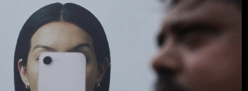 وكالات:‏كشفت وثائق ومصدر أن قوائم حساسة بالمكونات والموردين، بالإضافة إلى صور لطرازات «آيفون 18 برو» المرتقبة من «آبل» كانت ضمن ملفات نشرتها مجموعة برامج فدية على الشبكة المظلمة (دارك ويب)، والتي ​سرقت البيانات من شركة تاتا إلكترونيكس مورد أبل في الهند.