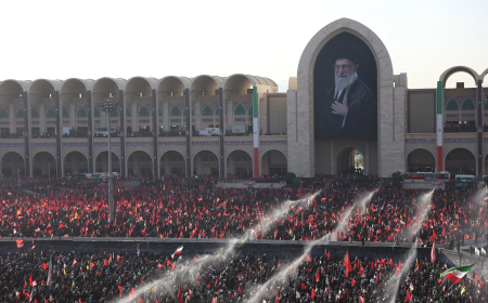 طهران.. صلاة على جثمان خامنئي في اليوم الثاني من مراسم تشييعه