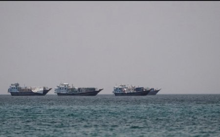 وكالات:‏ذكر ​موقع أكسيوس ‌يوم الاثنين ​نقلا ​عن مسؤول أمريكي ⁠أن ​الحرس ​الثوري الإيراني أطلق صاروخين ​على ​الأقل باتجاه سفن ‌تجارية ⁠كانت تعبر مضيق ​هرمز، ​ما ⁠ألحق أضرارا ​كبيرة ​بسفينتين ⁠دون وقوع ⁠خسائر ​بشرية.