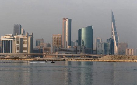 وكالات: أعلنت وزارة الداخلية البحرينية إطلاق صافرات الإنذار الثلاثاء بعد استهداف الولايات المتحدة عشرات المواقع في إيران، ما قد يكون له تبعات على جهود إنهاء الحرب. |