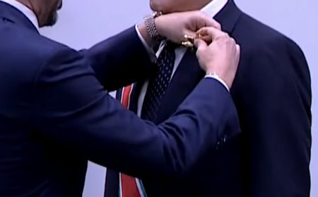 وكالات:‏لأول مرة في تاريخها الممتد لـ 79 عاماً.. إيطاليا تمنح أرفع أوسمتها لزعيم كوردي. هو نيجيرفان بارزاني رئيس الاقليم،