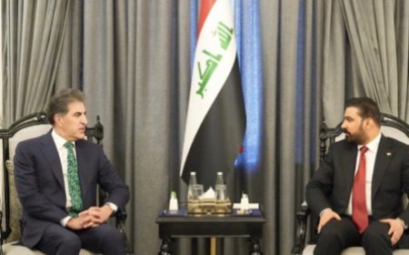وكالات:‏رئيس الوزراء العراقي علي الزيدي يستقبل بحفاوة رئيس إقليم كوردستان نيجيرفان بارزاني لدى وصوله للمشاركة في اجتماع ائتلاف إدارة الدولة.