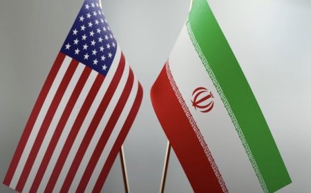 وكالات:‏يعتقد مسؤولون أميركيون أن العقوبات ستكون أشد أثراً على إيران من قصفها، وفق ما نقله موقع "أكسيوس".  ‏ونقل الموقع عن مسؤول كبير في الإدارة الأميركية قوله: "يريد الإيرانيون وقف القصف، ويريدون المال. لكن الترتيب يكاد يكون معكوساً؛ فهم يريدون المال أولاً بالفعل".
