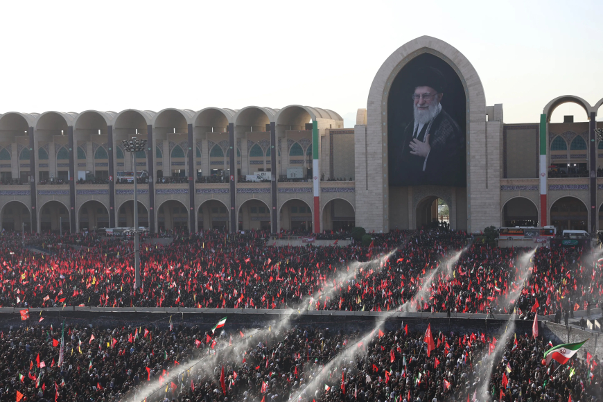 طهران.. صلاة على جثمان خامنئي في اليوم الثاني من مراسم تشييعه